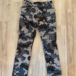KUIU Hunting Attack Pants Color Vias Camo Mens Size 40 tall New with Tags